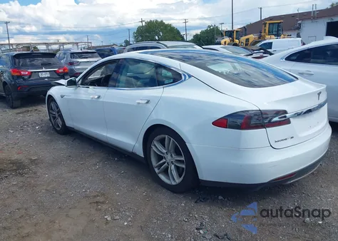 2013 Tesla Model S z USA, uszkodzony, nr VIN 5YJSA1AG2DFP04036